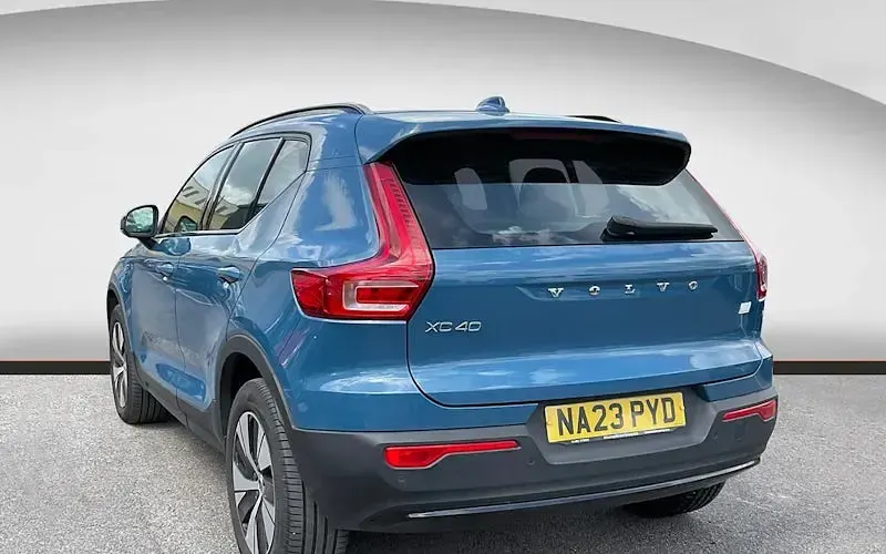 Used Volvo XC40 Plus 211 HP (155 kW) 2023 Blue SUV