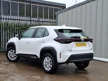 Used Toyota Yaris Hybrid 116 HP (85 kW) 2023 White Estate