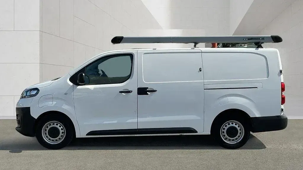 Used Vauxhall Vivaro 100 kW (136 HP) 2022 White MPV