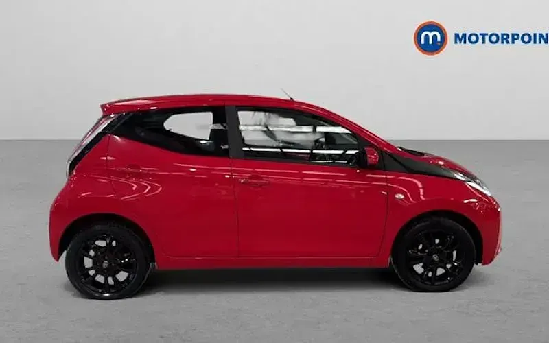 Used Toyota Aygo X-play 69 HP (50 kW) 2018 Red Hatchback