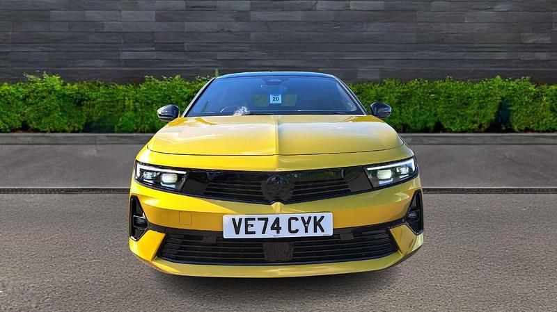 Used Vauxhall Astra Ultimate 128 HP (94 kW) 2024 Yellow Hatchback
