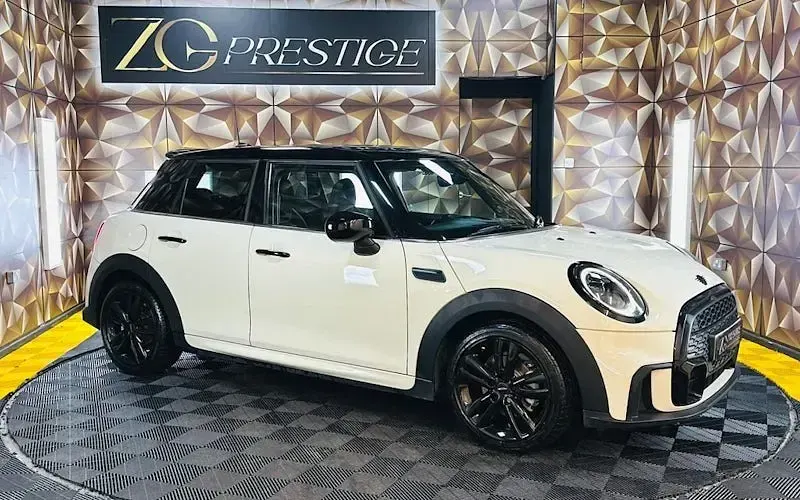 Begagnad Mini Cooper Hatch 136 HK (100 kW) 2022 Halvkombi