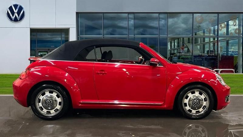 Used VW Beetle Design 105 HP (77 kW) 2014 Tornado red black hood Hatchback