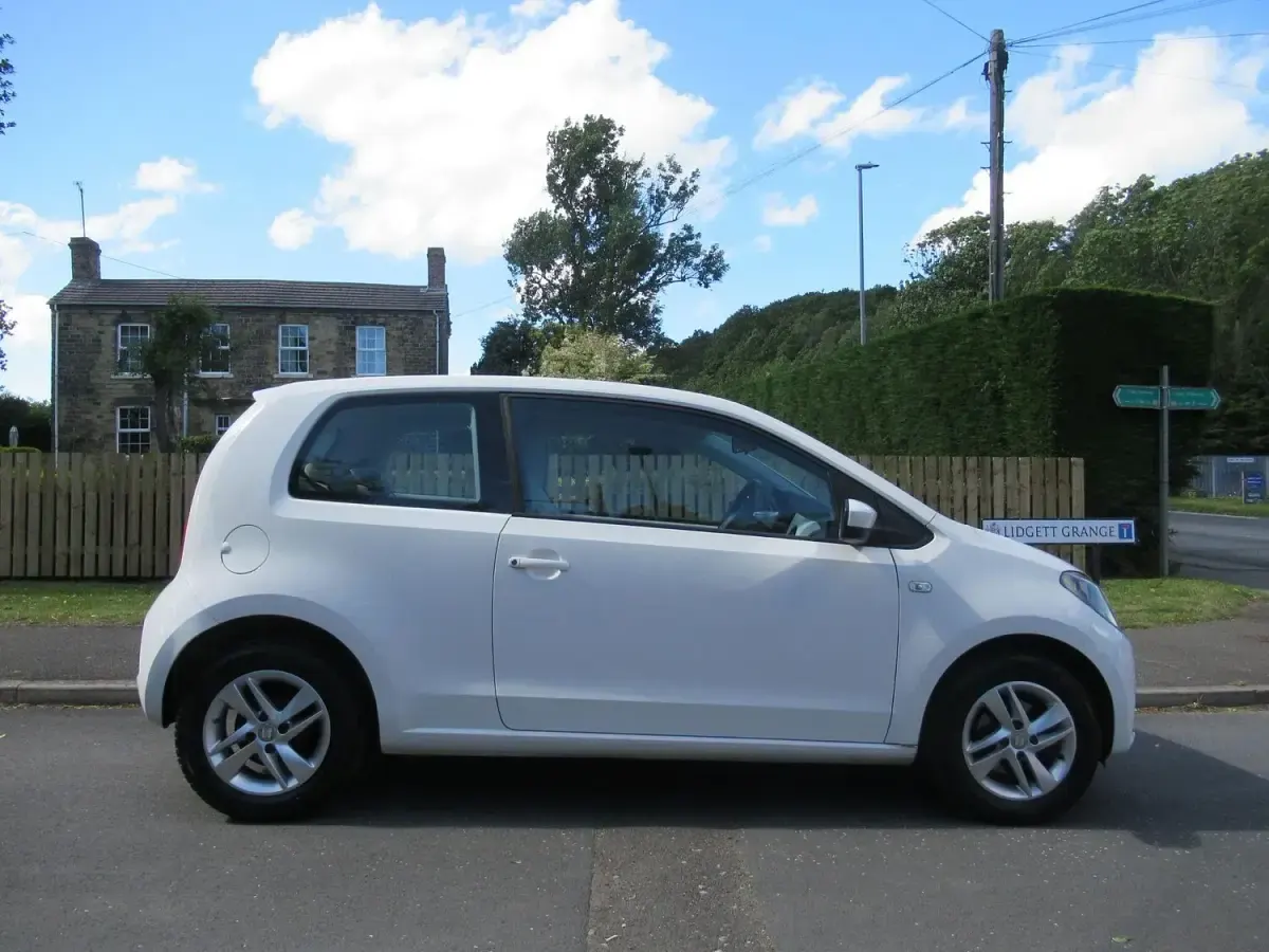 Used Seat Mii 60 HP (44 kW) 2013 White Hatchback