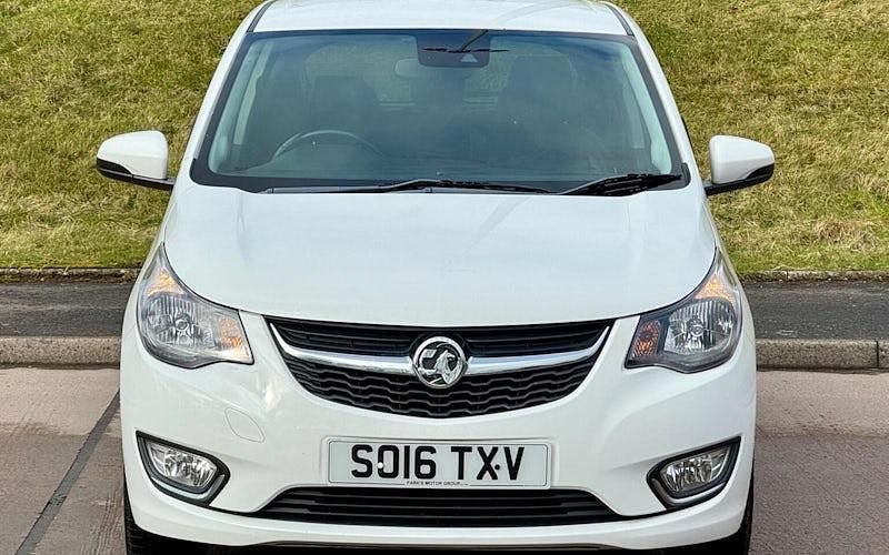 Used Vauxhall Viva 75 HP (55 kW) 2016 White Hatchback