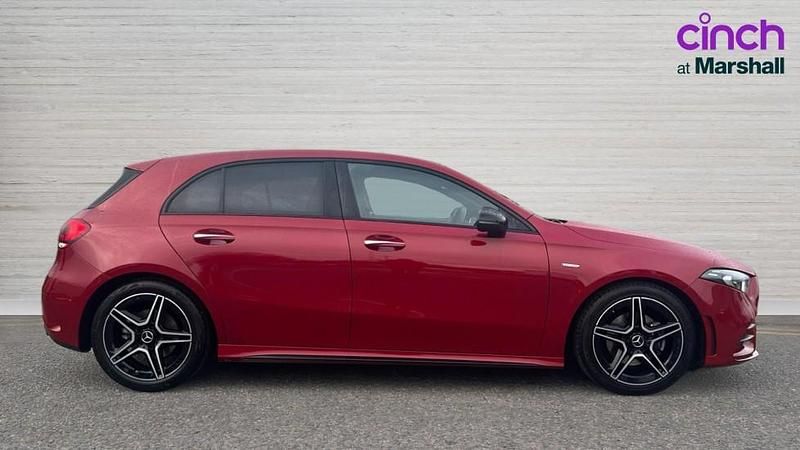 Usado Mercedes A200 AMG Line Premium Plus 163 HP (119 kW) 2022 Vermelho Citadino