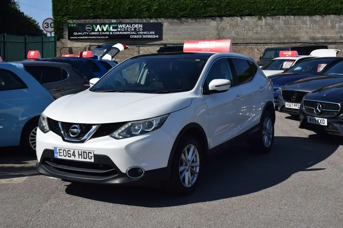 Used Nissan Qashqai Acenta Premium 110 HP (80 kW) 2014 White SUV