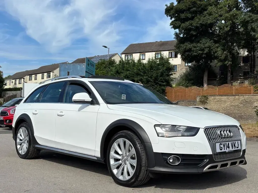Used Audi A4 Allroad Comfort 2014 White Estate