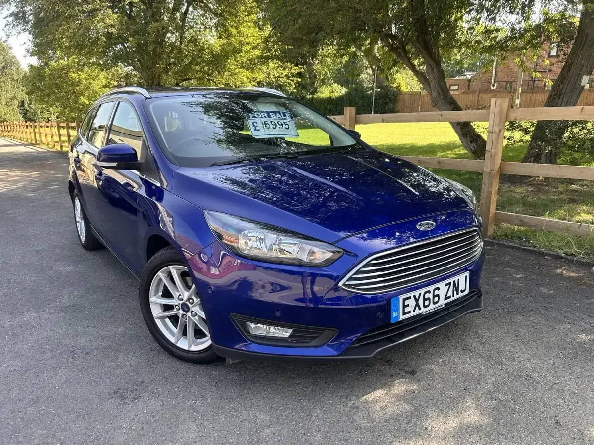 Used Ford Focus Zetec 120 HP (88 kW) 2016 Blue Estate