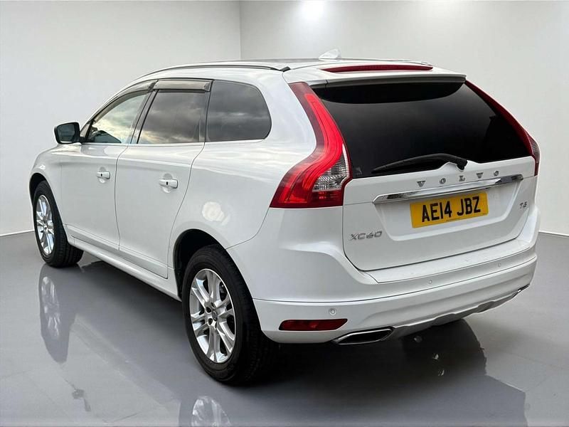 Used Volvo XC60 R-Design 2014 White SUV