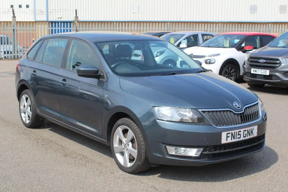 Używany Skoda Rapid SE 105 KM (77 kW) 2015 Szary Hatchback