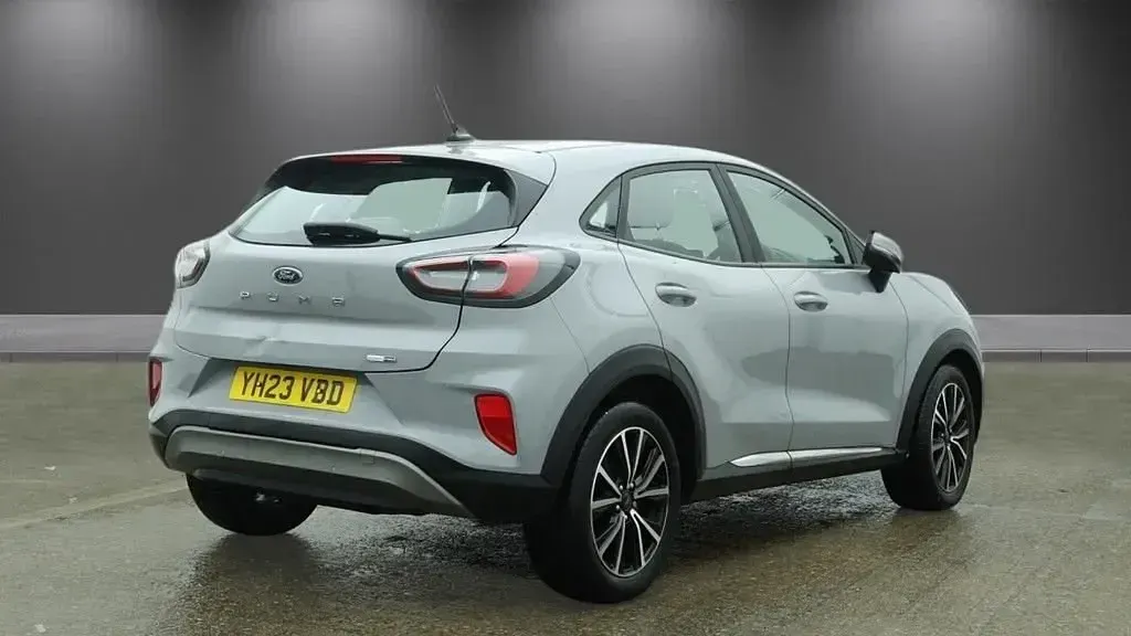 Begagnad Ford Puma Titanium 2023 Grå SUV