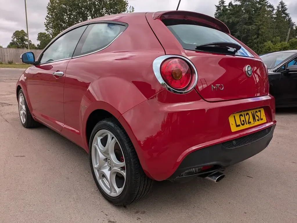 Used Alfa Romeo MiTo Distinctive 135 HP (99 kW) 2012 Red Hatchback