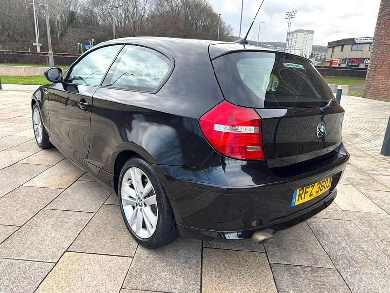 Used BMW 118 Comfort Edition 2011 Black Hatchback