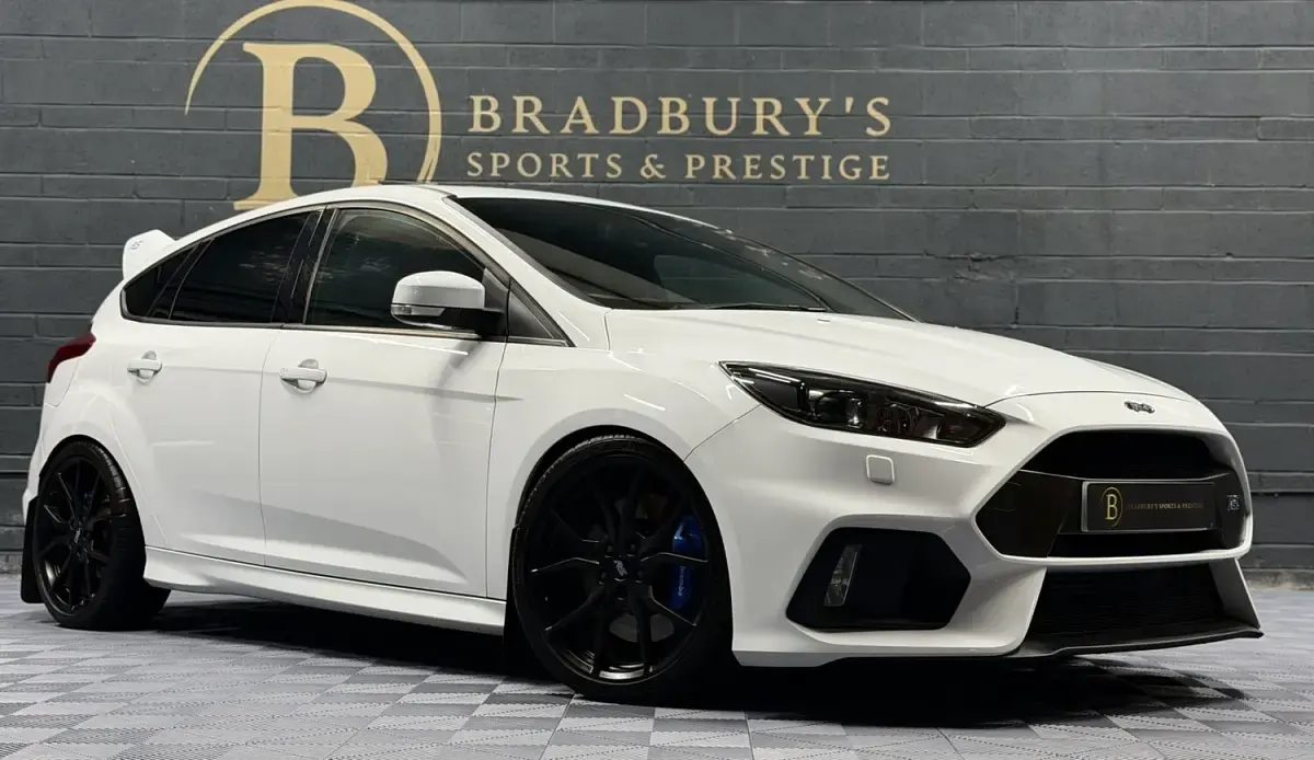 Used Ford Focus RS 350 HP (257 kW) 2017 White Hatchback