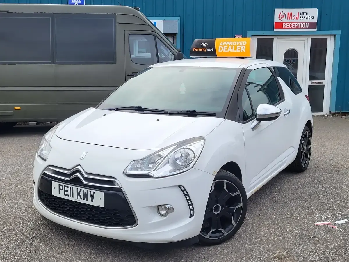 Used Citroën DS3 2011 White Hatchback