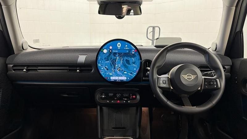Used Mini Cooper Hatch 154 HP (113 kW) 2024 Silver Hatchback