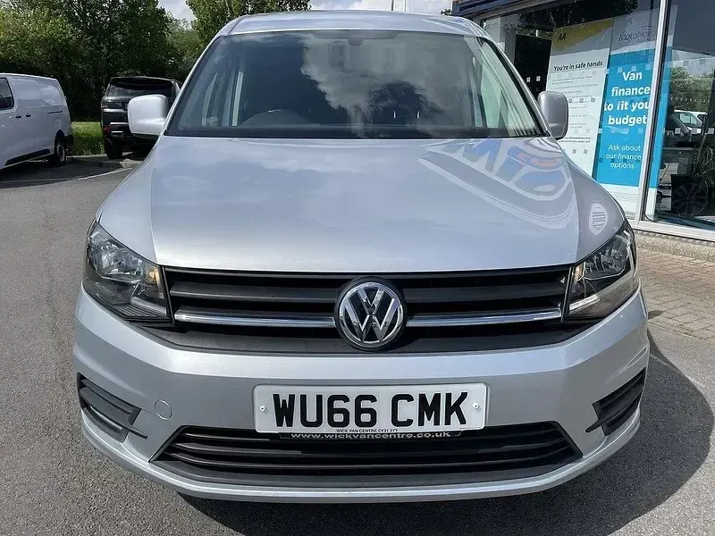 Używany VW Caddy Highline 101 KM (74 kW) 2016 Srebrny Minivan