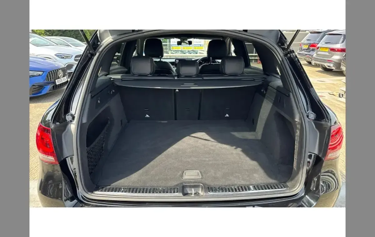 Usado Mercedes GLC220 AMG line 194 HP (142 kW) 2021 Preto SUV