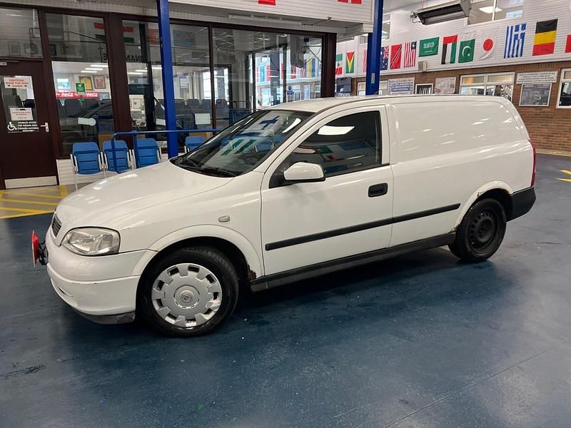 Used Vauxhall Astra 80 HP (58 kW) 2006 White Van