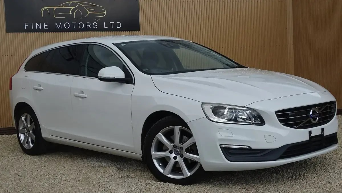 Used Volvo V60 SE Lux 2015 White Estate