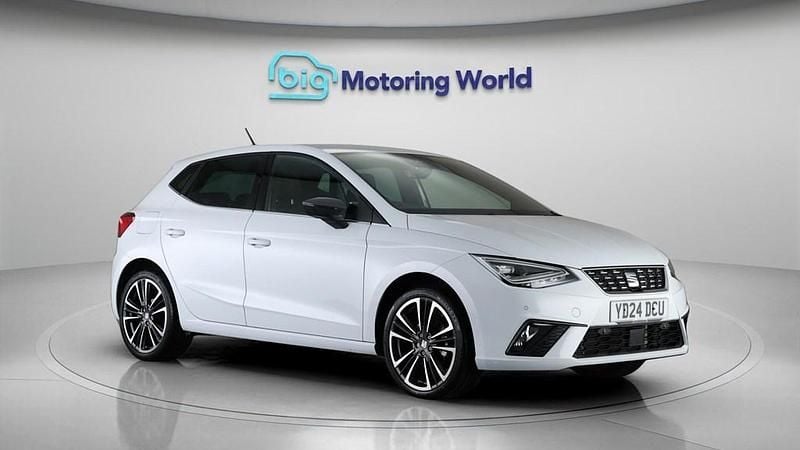 Used Seat Ibiza XCELLENCE Lux 110 HP (80 kW) 2024 White Hatchback