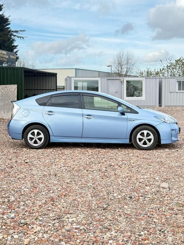 Used Toyota Prius 2013 Blue Hatchback