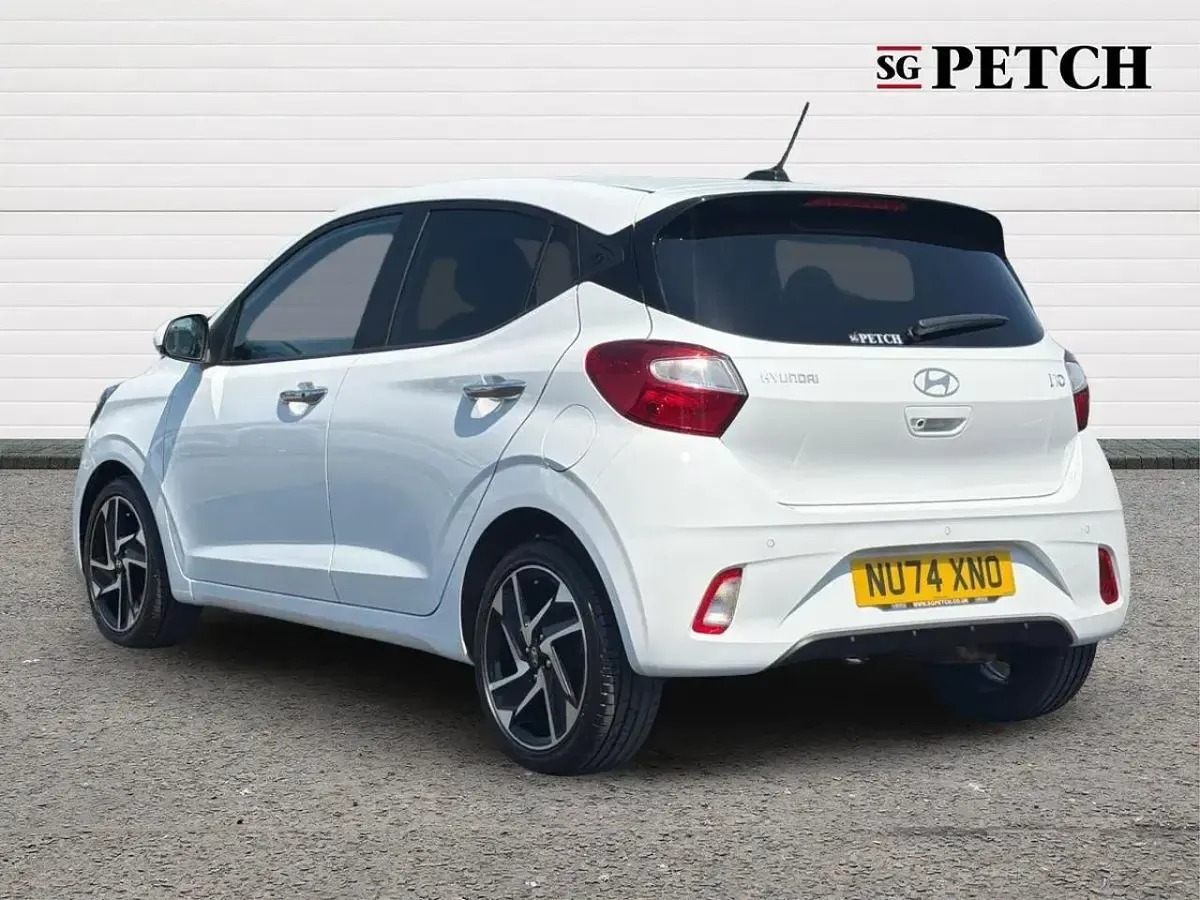 Used Hyundai i10 Premium 62 HP (45 kW) 2024 White Hatchback