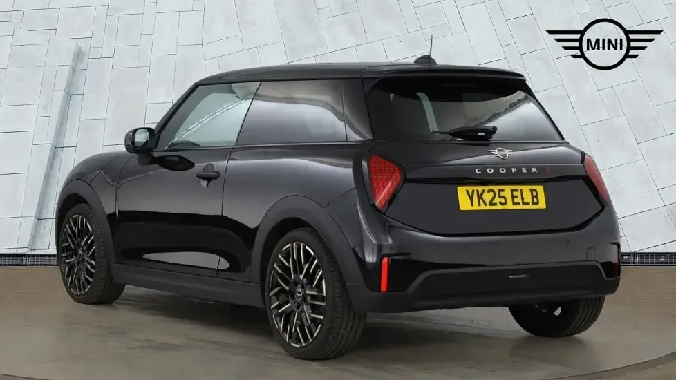 Used Mini Cooper S Hatch 201 HP (147 kW) 2025 Black Hatchback