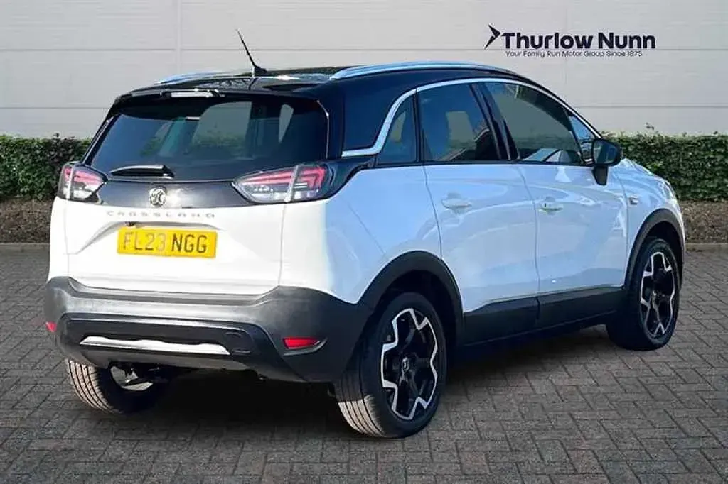 Begagnad Vauxhall Crossland Ultimate 110 HK (80 kW) 2023 Vit SUV