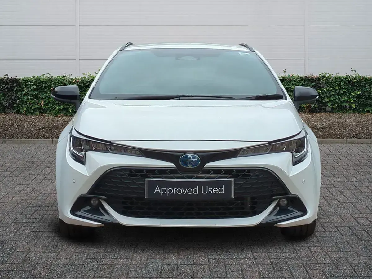 Used Toyota Corolla 140 HP (102 kW) 2025 White Estate