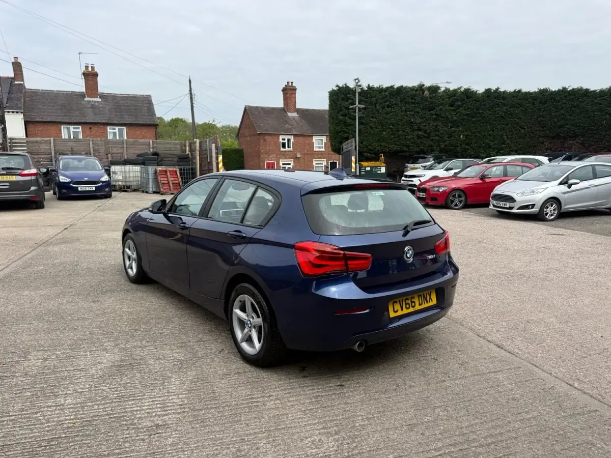 Begagnad BMW 118 Comfort Edition 2016 Blå Halvkombi