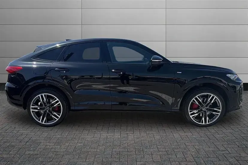 Used Audi Q5 Advanced 204 HP (150 kW) 2025 Mythos black SUV