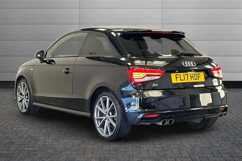 Usado Audi A1 Black Edition 150 HP (110 kW) 2017 Preto Citadino