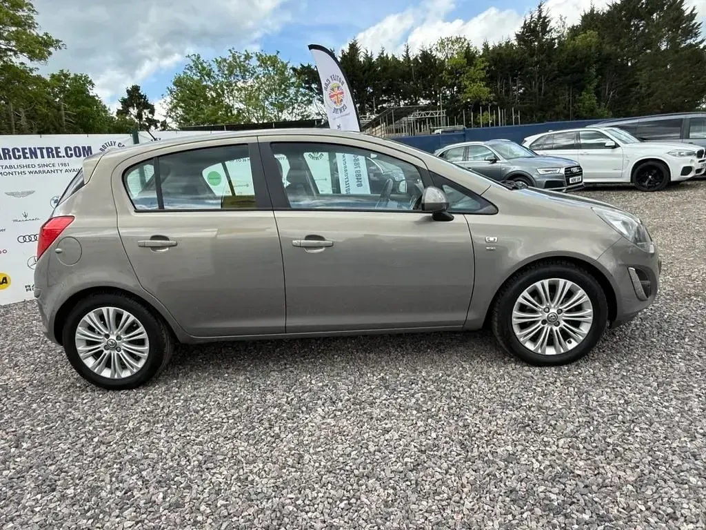 Second-hand Vauxhall Corsa 85 CP (62 kW) 2014 Maro Hatchback