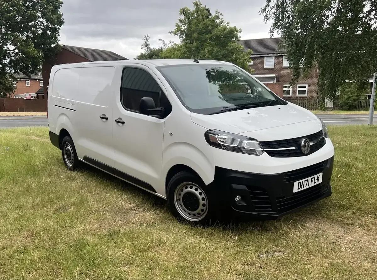 Used Vauxhall Vivaro 100 HP (73 kW) 2021 White MPV