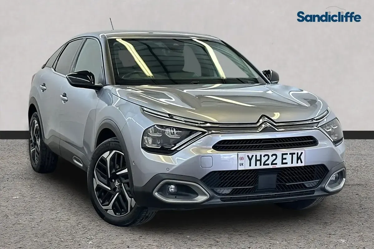 Käytetty Citroën C4 Shine 110 HP (80 kW) 2022 Viistoperä