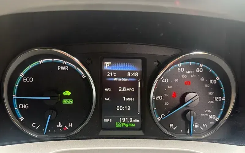 Used Toyota RAV4 Hybrid 197 HP (144 kW) 2018 Red SUV