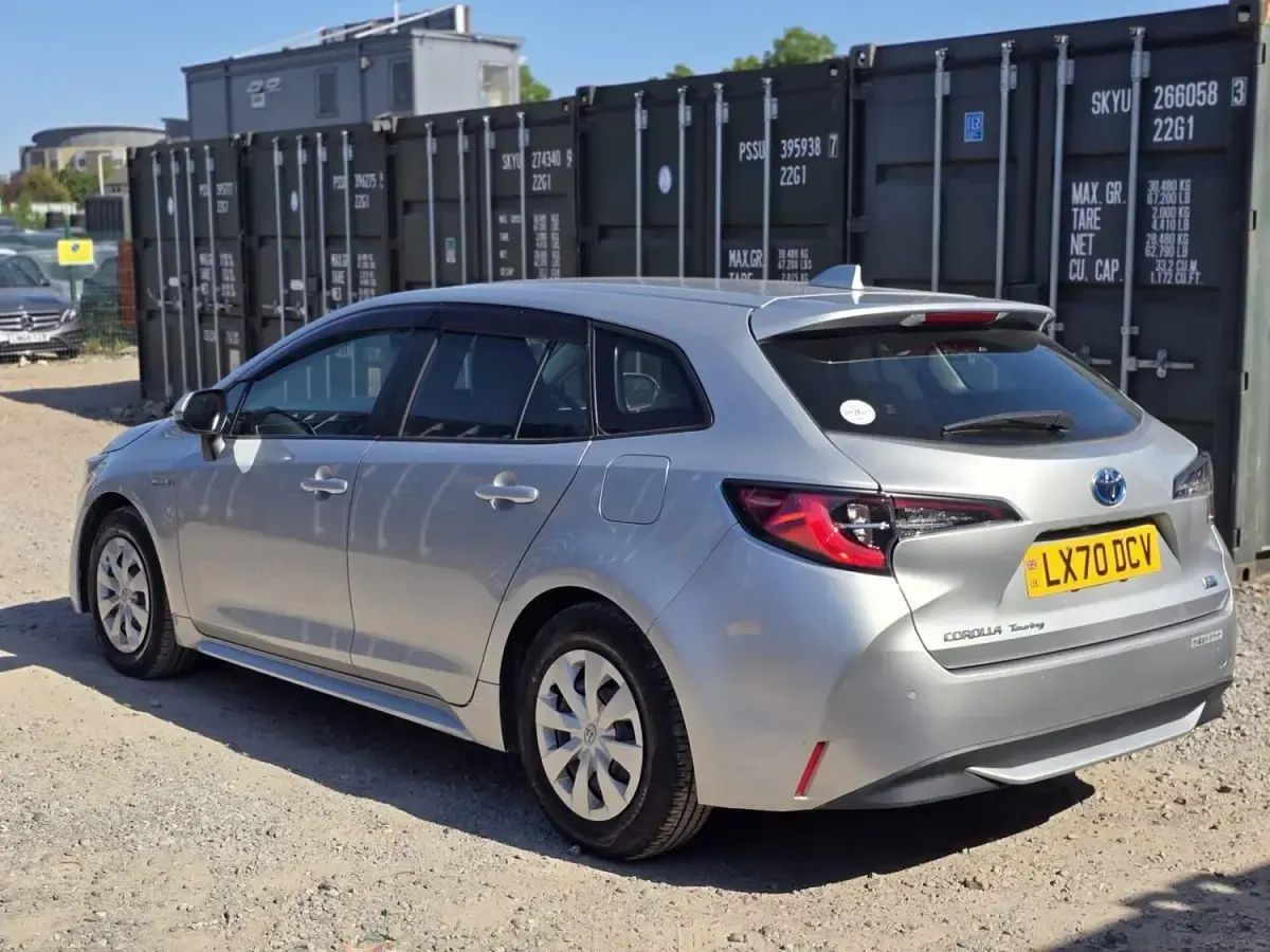 Begagnad Toyota Corolla Design 122 HK (89 kW) 2020 Silver Kombi