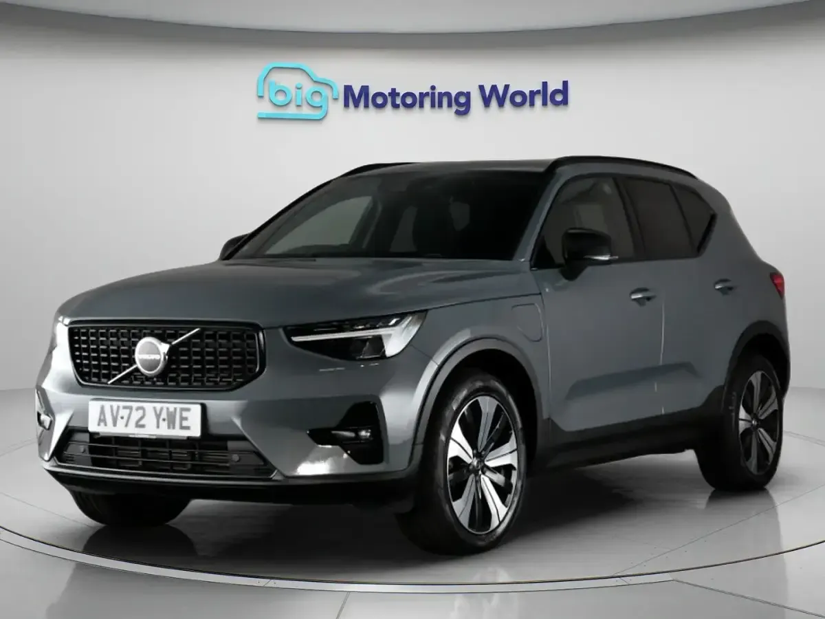 Used Volvo XC40 Plus 211 HP (155 kW) 2022 Grey SUV