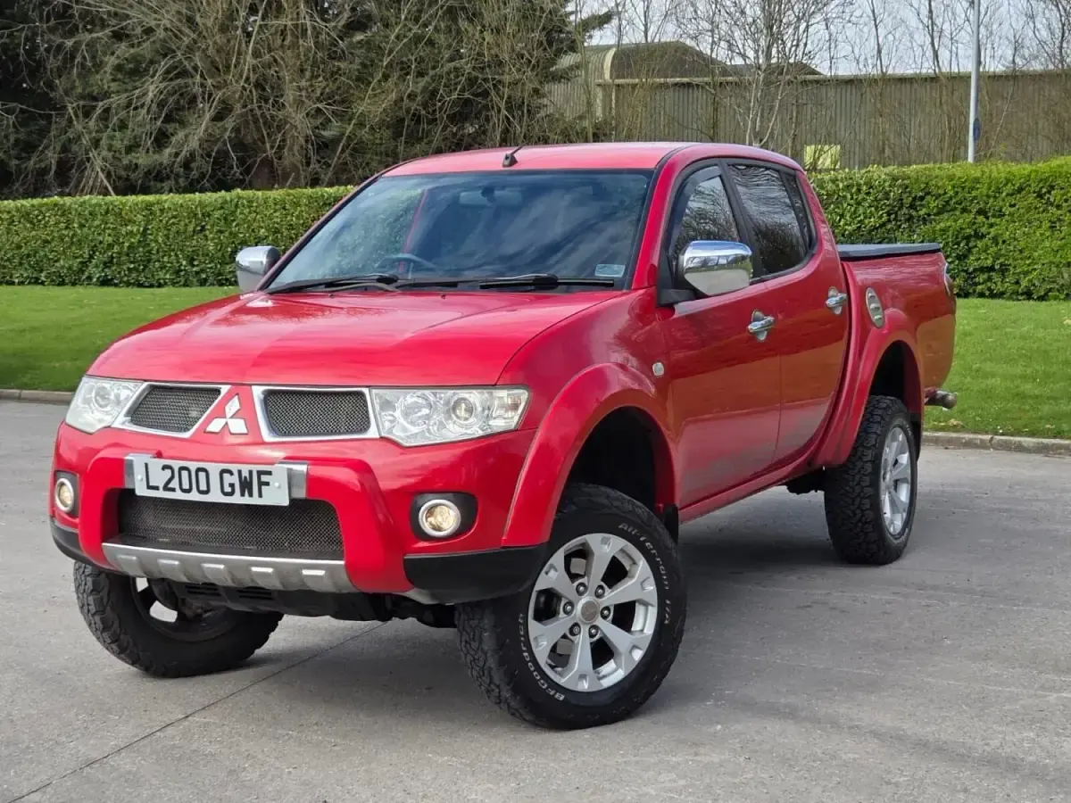 Second-hand Mitsubishi L200 176 CP (129 kW) 2011 Roșu Pickup