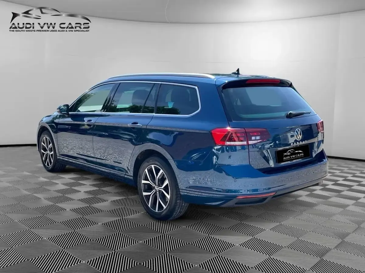 Used VW Passat SEL 150 HP (110 kW) 2022 Blue Estate