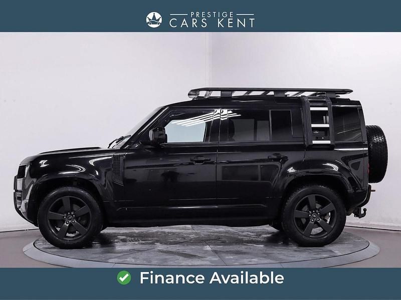 Used Land Rover Defender SE Dynamic 300 HP (220 kW) 2021 Black Estate