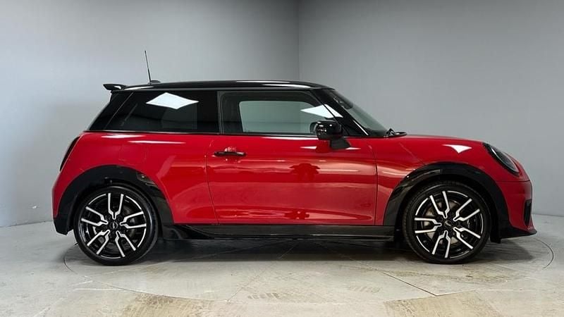 Used Mini Cooper Hatch 113 kW (154 HP) 2026 Red Hatchback