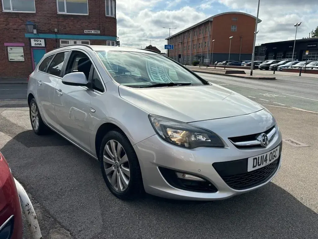 Used Vauxhall Astra S 136 HP (100 kW) 2014 Silver Estate