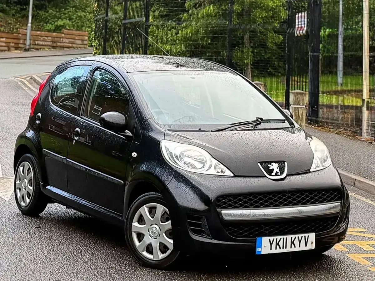 Used Peugeot 107 68 HP (50 kW) 2011 Black Hatchback