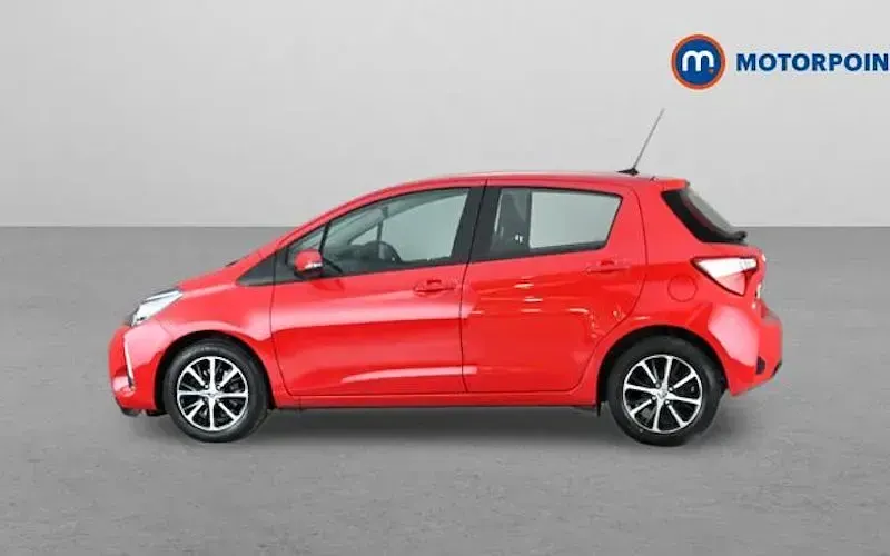 Used Toyota Yaris 111 HP (81 kW) 2018 Red Hatchback