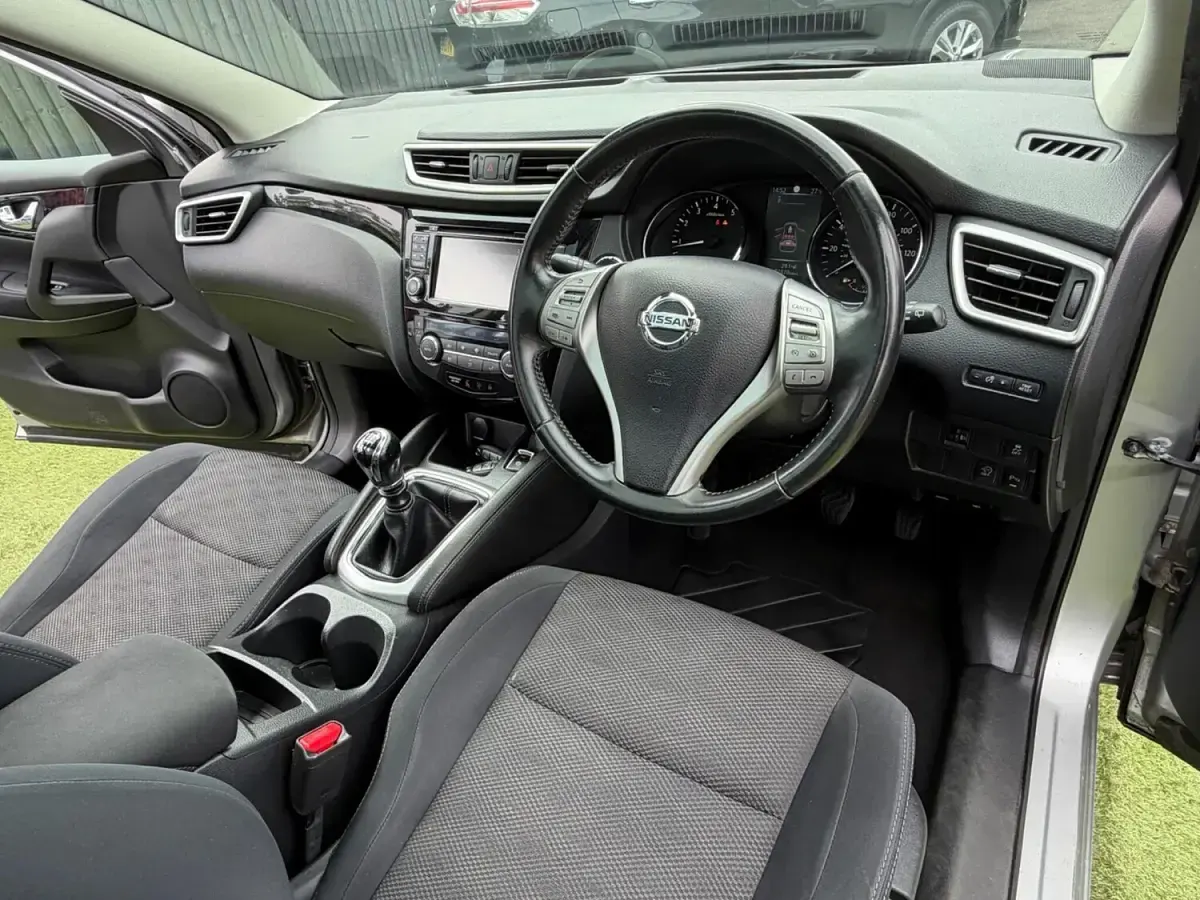 Used Nissan Qashqai Acenta Premium 115 HP (84 kW) 2014 Silver SUV