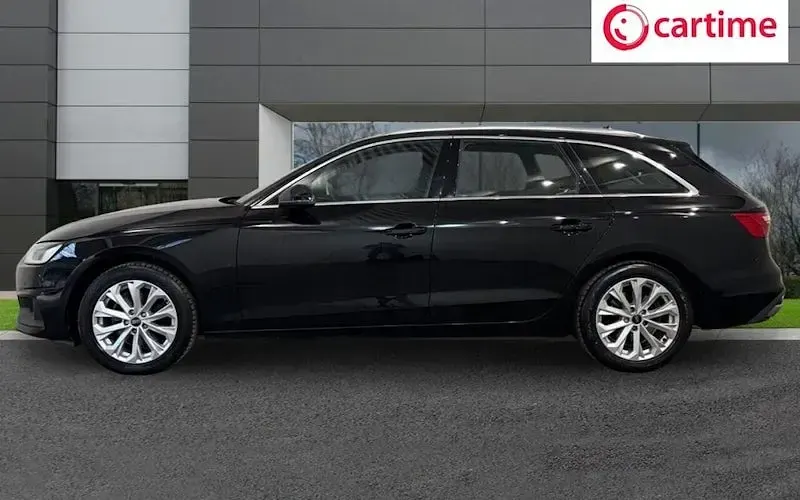 Used Audi A4 Comfort 150 HP (110 kW) 2023 Black Estate
