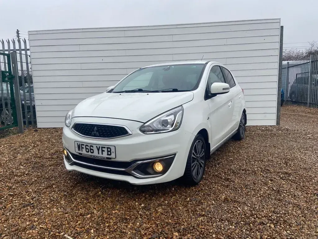 Used Mitsubishi Mirage 79 HP (58 kW) 2016 White Hatchback